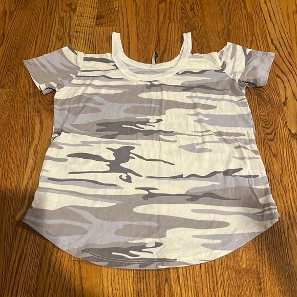 Z Supply Woman’s Camo Cut Out Tee Size S - Picture 1 of 4